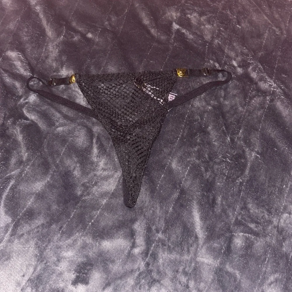 VICTORIA'S SECRET BLACK FISHNET GOLD ROSE ADJUSTABLE - Picture 1 of 1